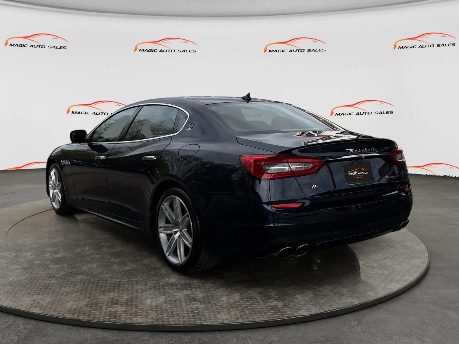 Used 2015 Maserati Quattroporte S Q4 AWD/4WD image 6