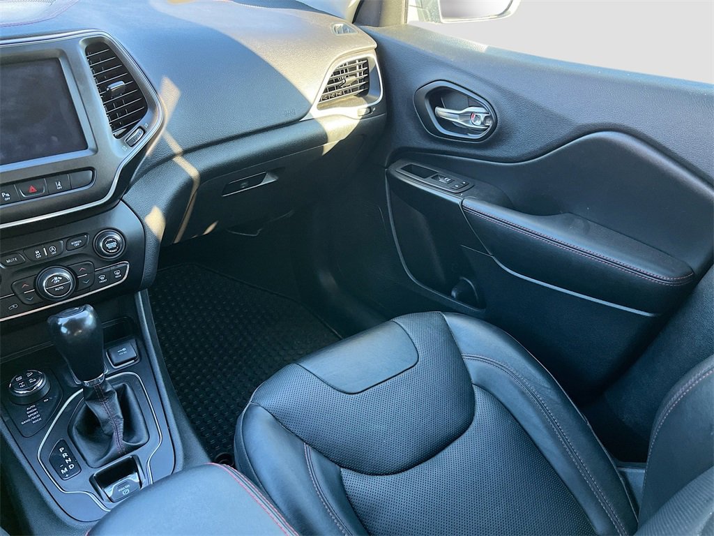 Used 2019 Jeep Cherokee Trailhawk image 24