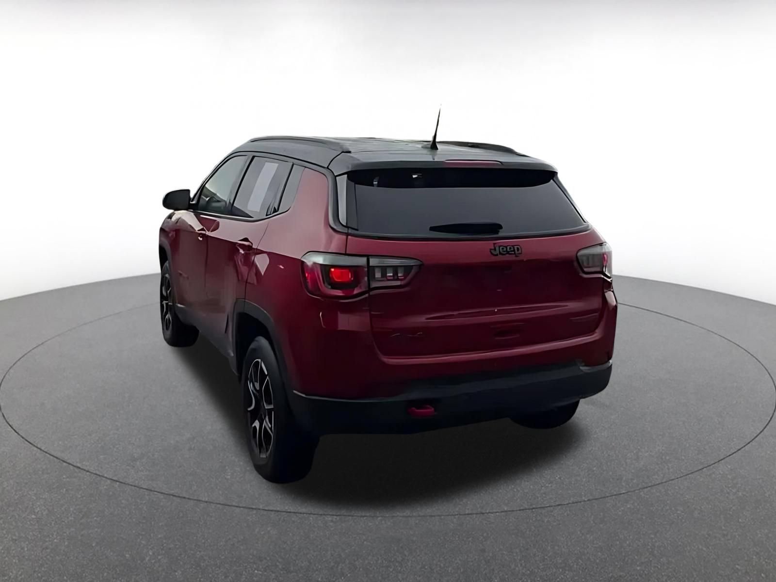 Used 2025 Jeep Compass Trailhawk AWD/4WD image 9