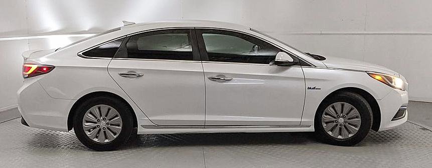 Used 2016 Hyundai Sonata SE image 2