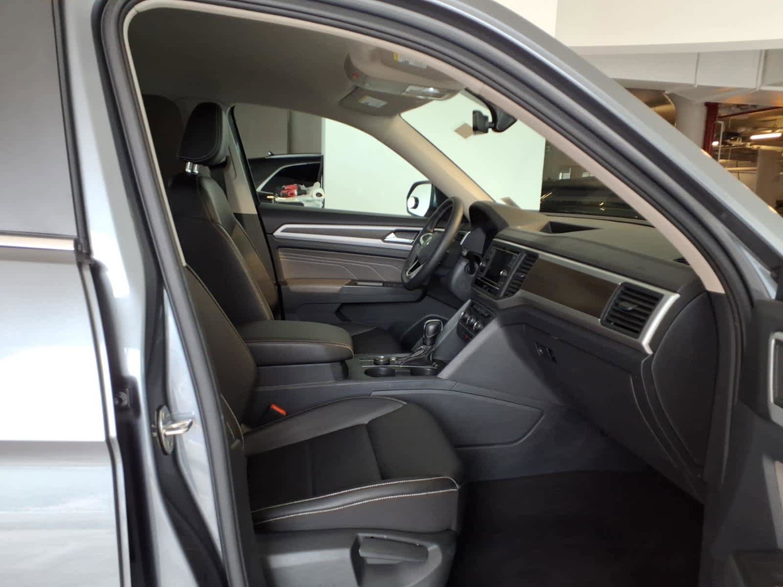 Used 2023 Volkswagen Atlas SE AWD/4WD image 21