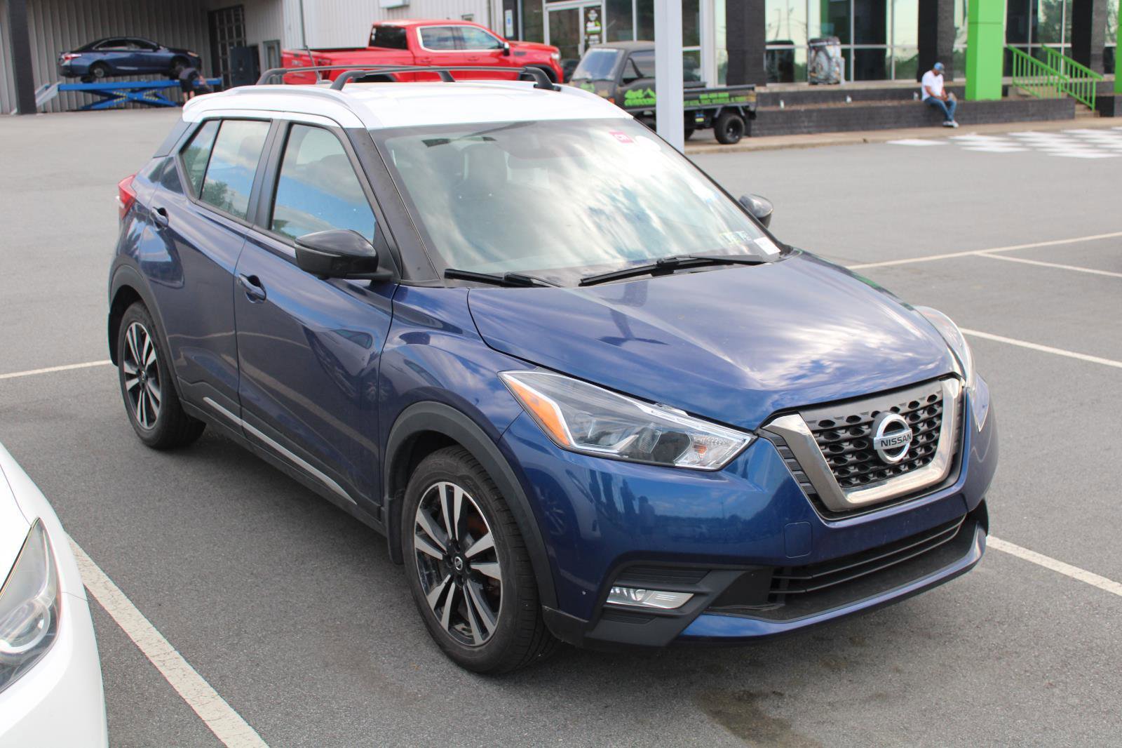 Used 2018 Nissan Kicks SR w/ Premium Package image 3