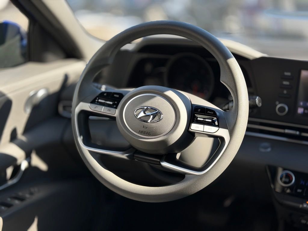 Used 2023 Hyundai Elantra SEL image 11