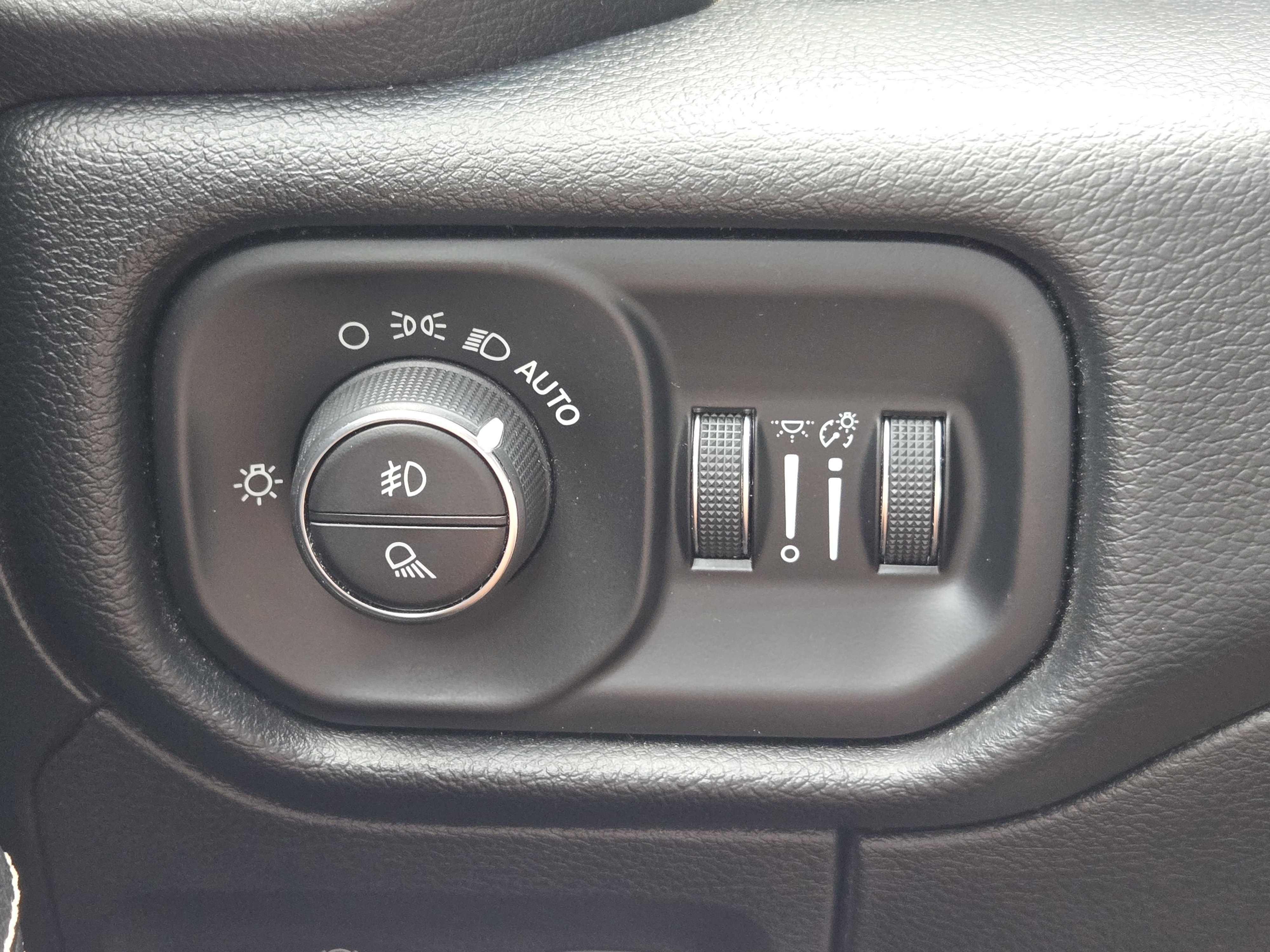 Used 2020 RAM 1500 Laramie w/ Sport Appearance Package AWD/4WD image 25