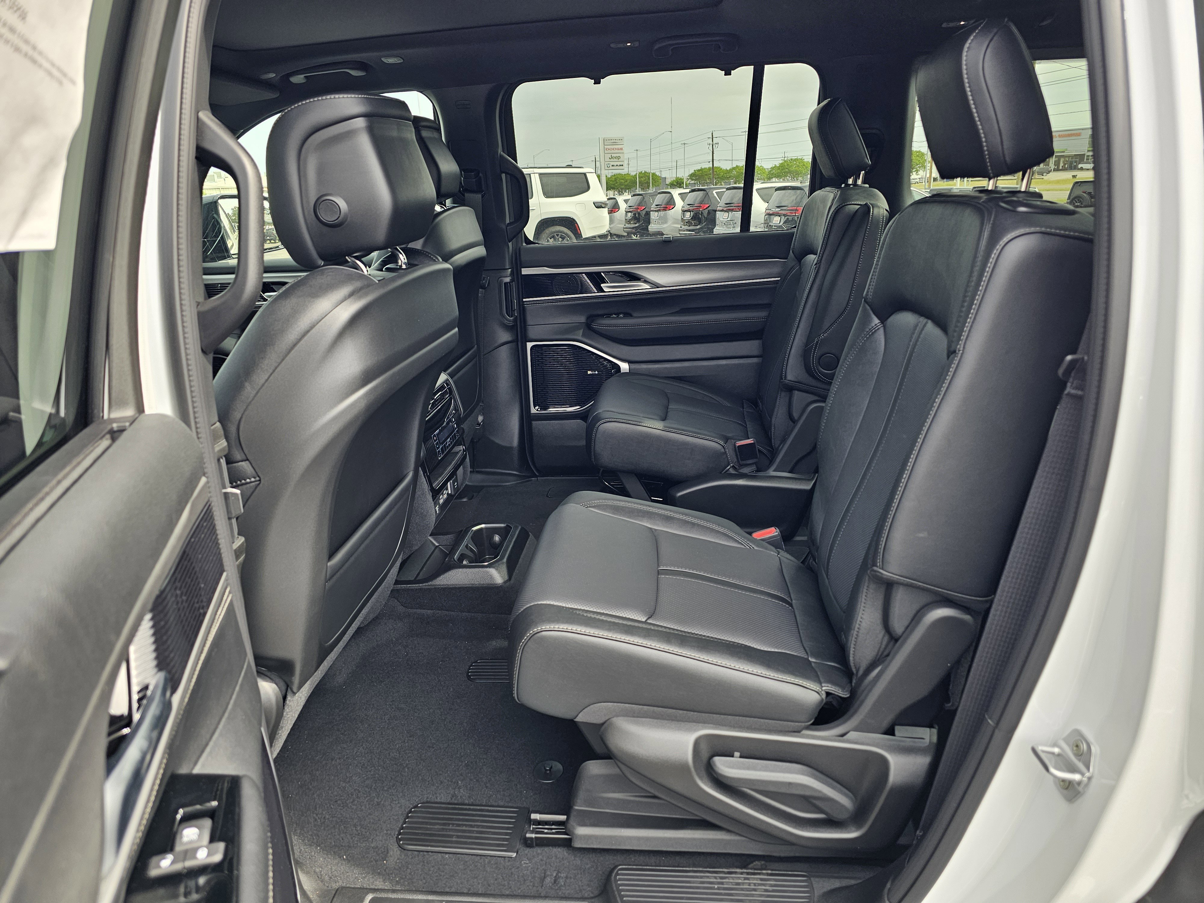 New 2026 Jeep Grand Wagoneer Limited image 32