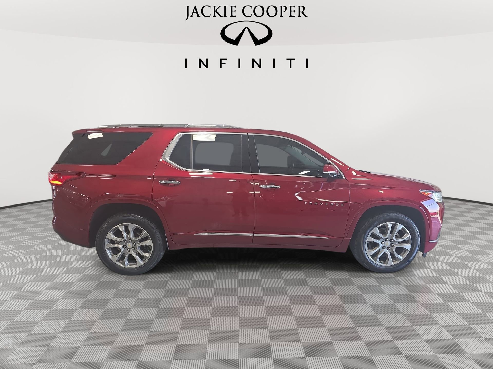 Used 2020 Chevrolet Traverse Premier FWD image 4