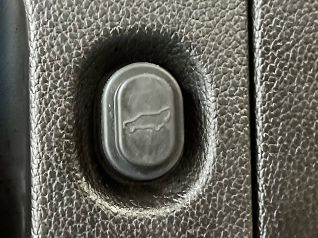 Used 2017 GMC Yukon SLT w/ Open Road Package image 6