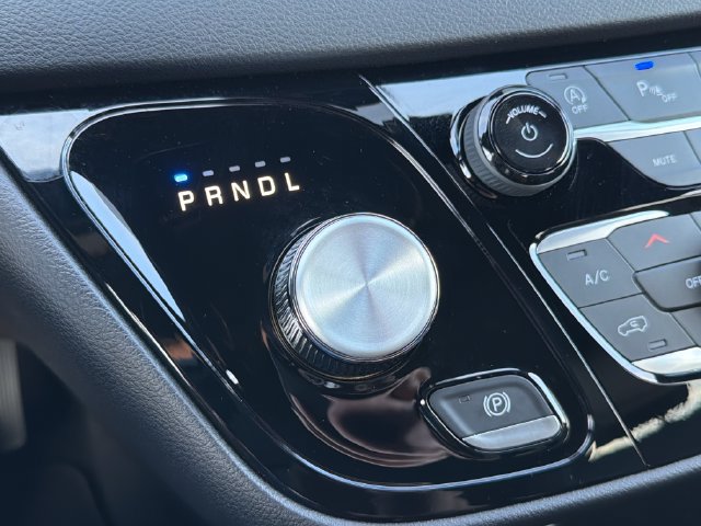 Used 2027 Chrysler Pacifica Select FWD image 26