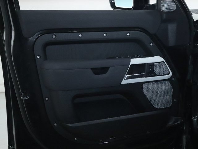 Certified 2023 Land Rover Defender 130 SE AWD/4WD image 35