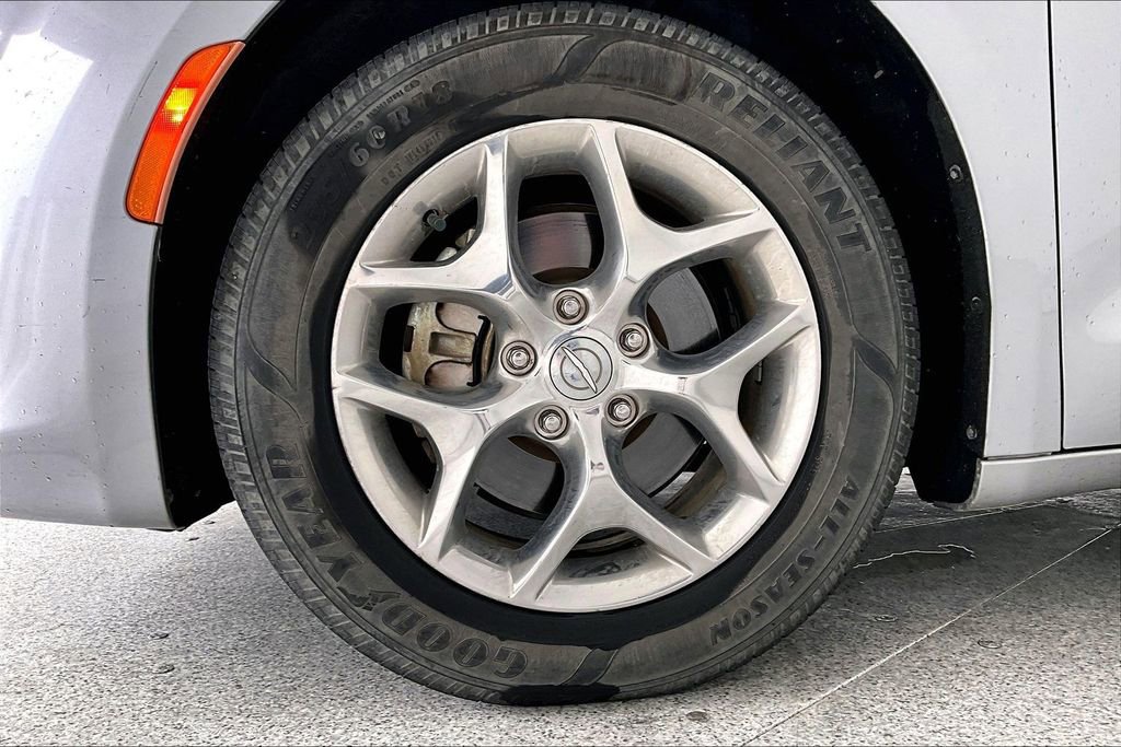 Used 2018 Chrysler Pacifica Limited image 11