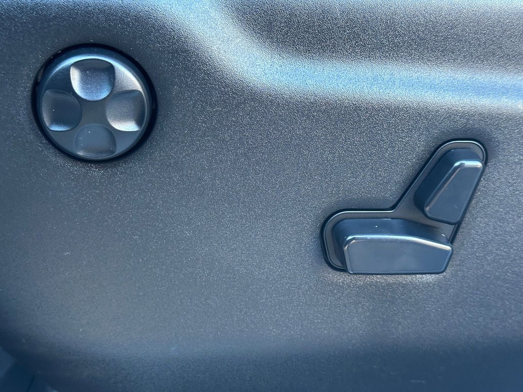 Used 2015 Jeep Grand Cherokee Overland w/ Advanced Technology Group image 21