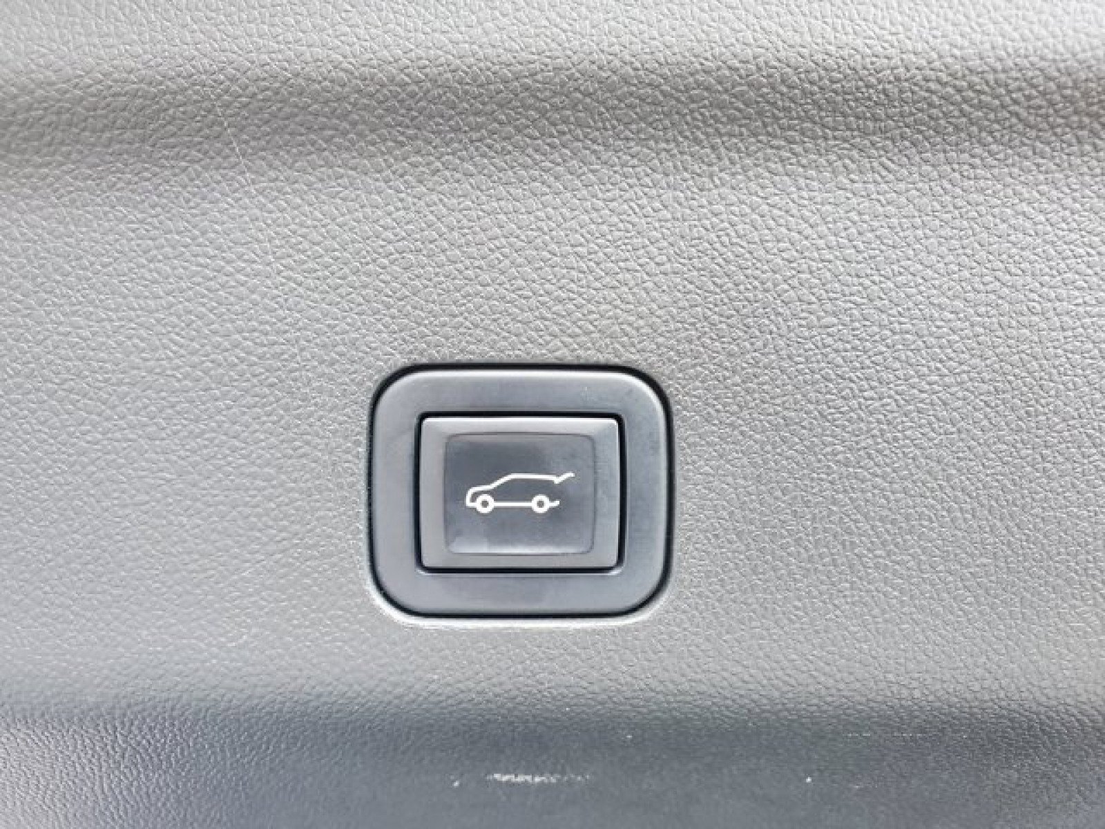 Used 2022 Cadillac Escalade Luxury image 9