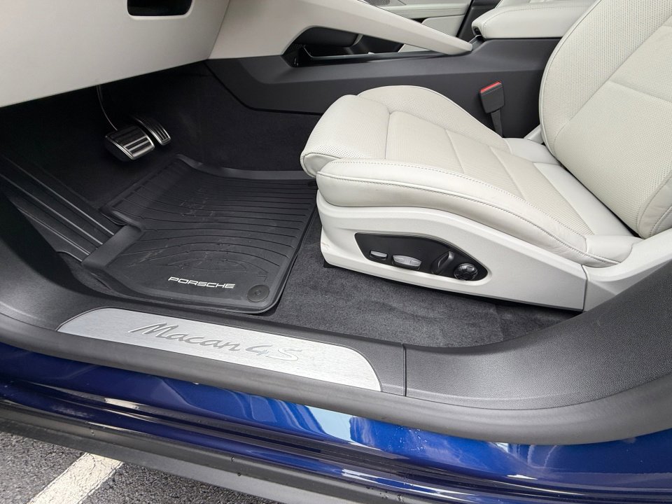 New 2025 Porsche Macan 4S Electric image 25