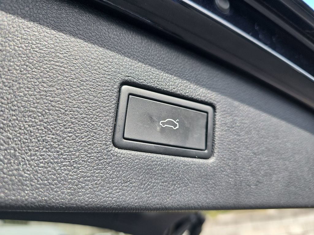 Used 2024 Volkswagen Tiguan SE image 17