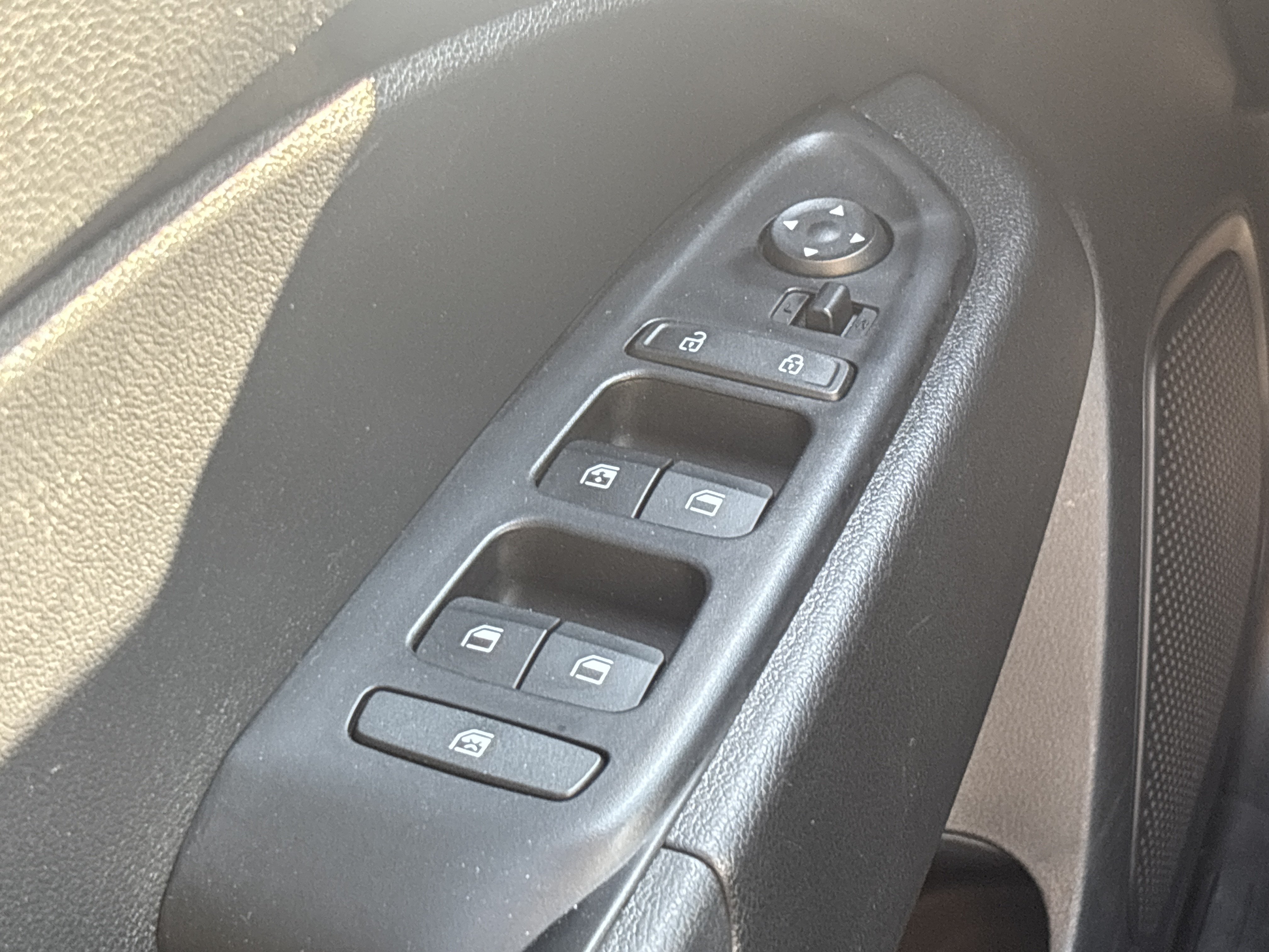 Used 2025 Hyundai Venue SEL FWD image 7