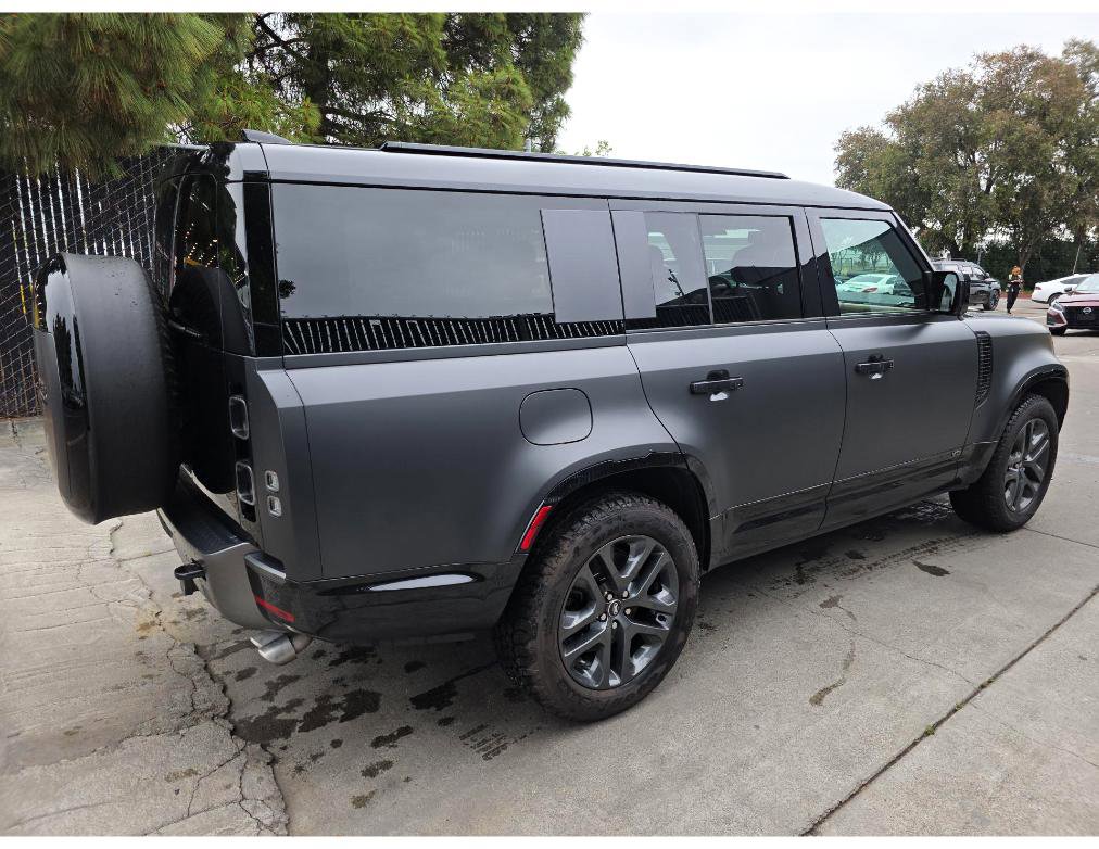 Used 2025 Land Rover Defender 130 V8 AWD/4WD image 6