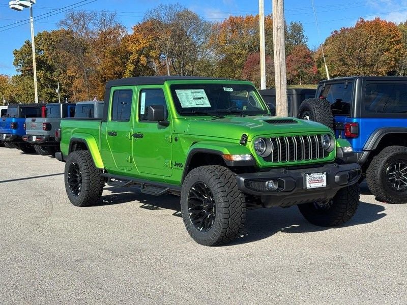 Used 2025 Jeep Gladiator Sport AWD/4WD image 2