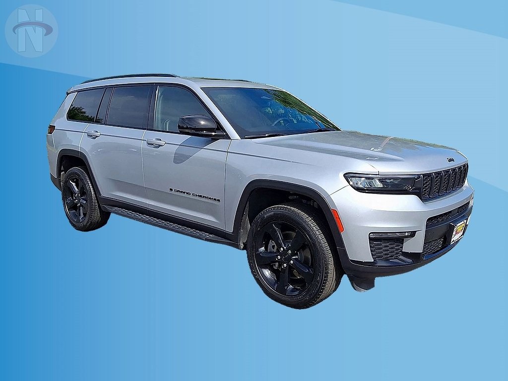 Used 2024 Jeep Grand Cherokee L Limited w/ Black Appearance Package AWD/4WD image 2