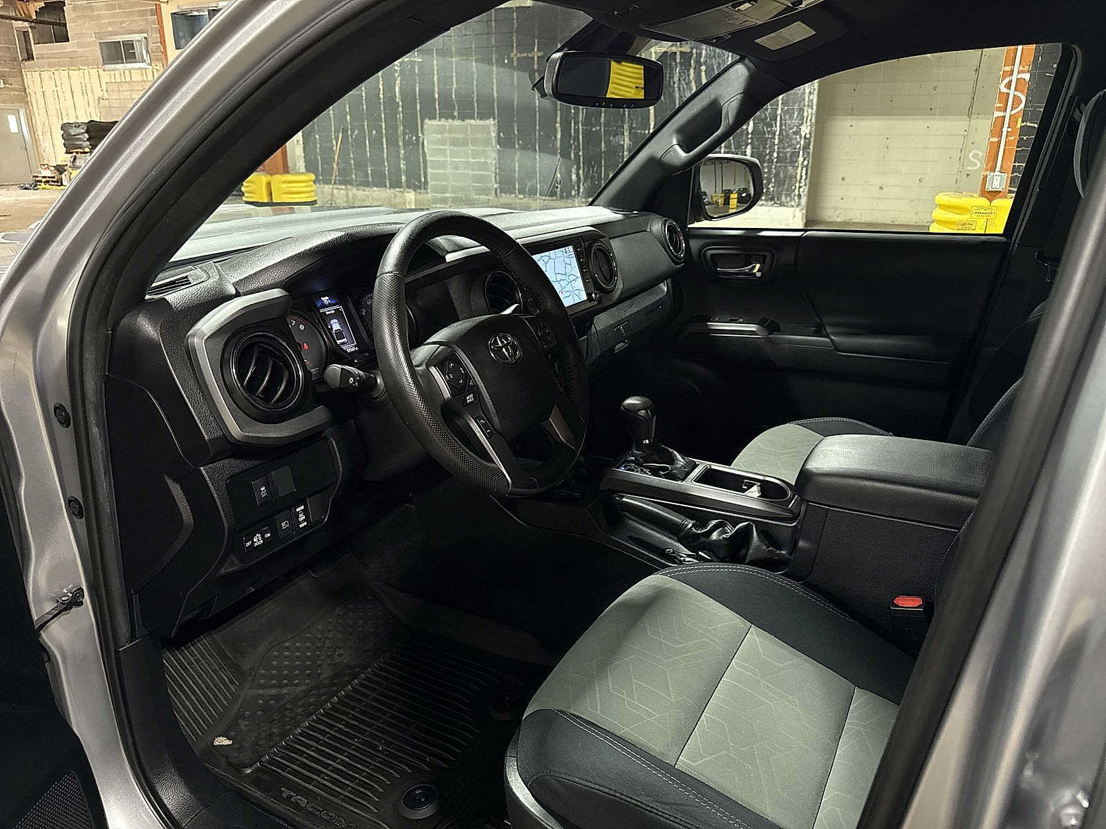 Used 2021 Toyota Tacoma TRD Sport AWD/4WD image 29