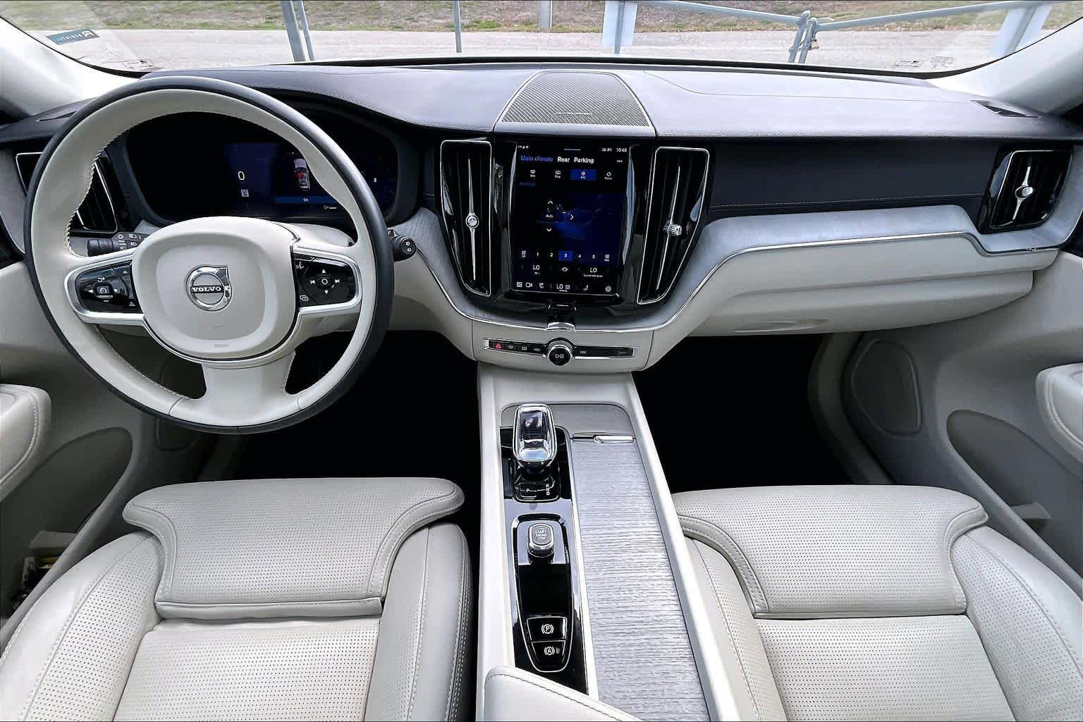 Used 2023 Volvo XC60 B5 Ultimate w/ Climate Package image 15