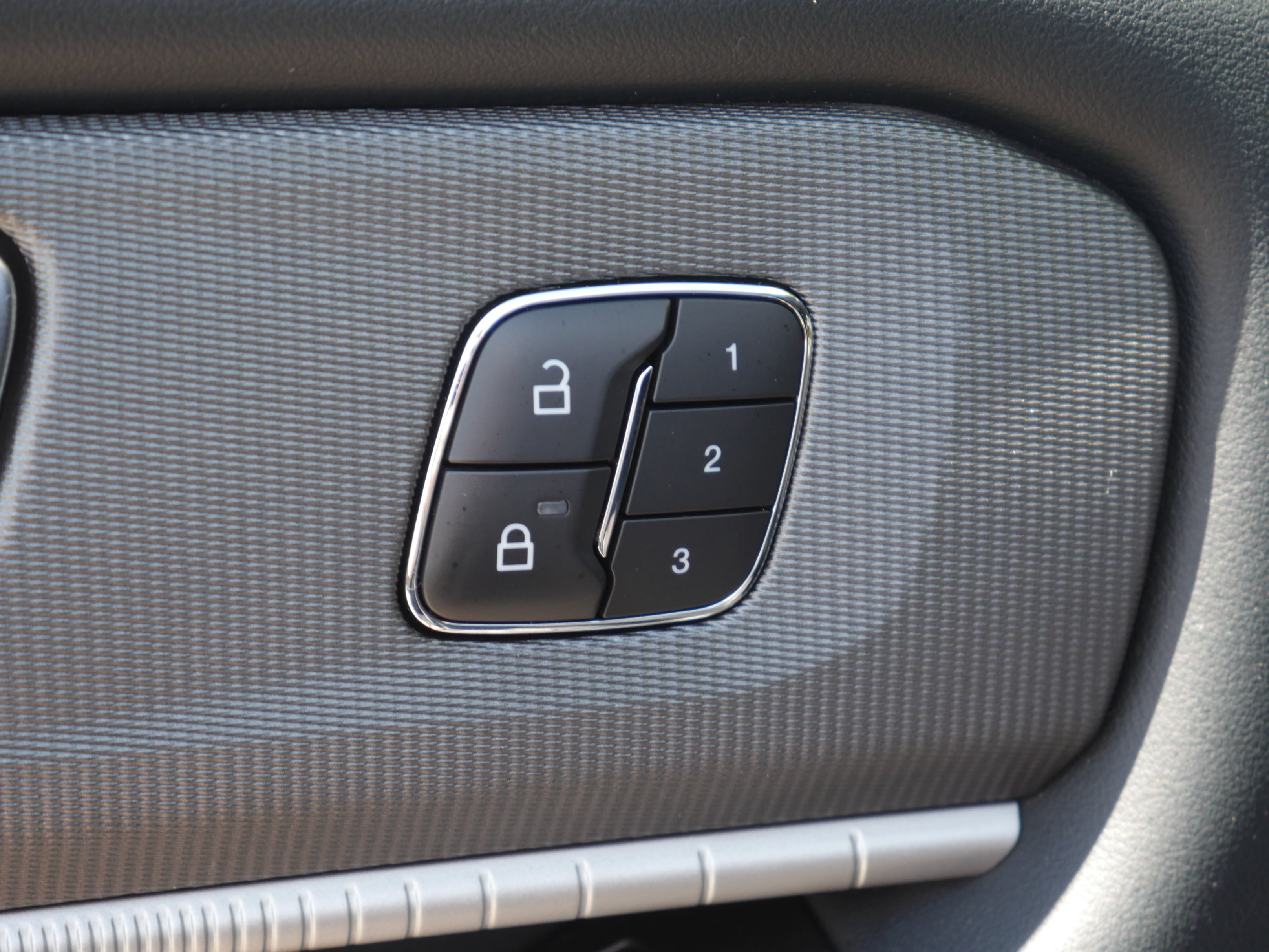Used 2025 Ford Explorer ST-Line w/ Premium Package AWD/4WD image 40