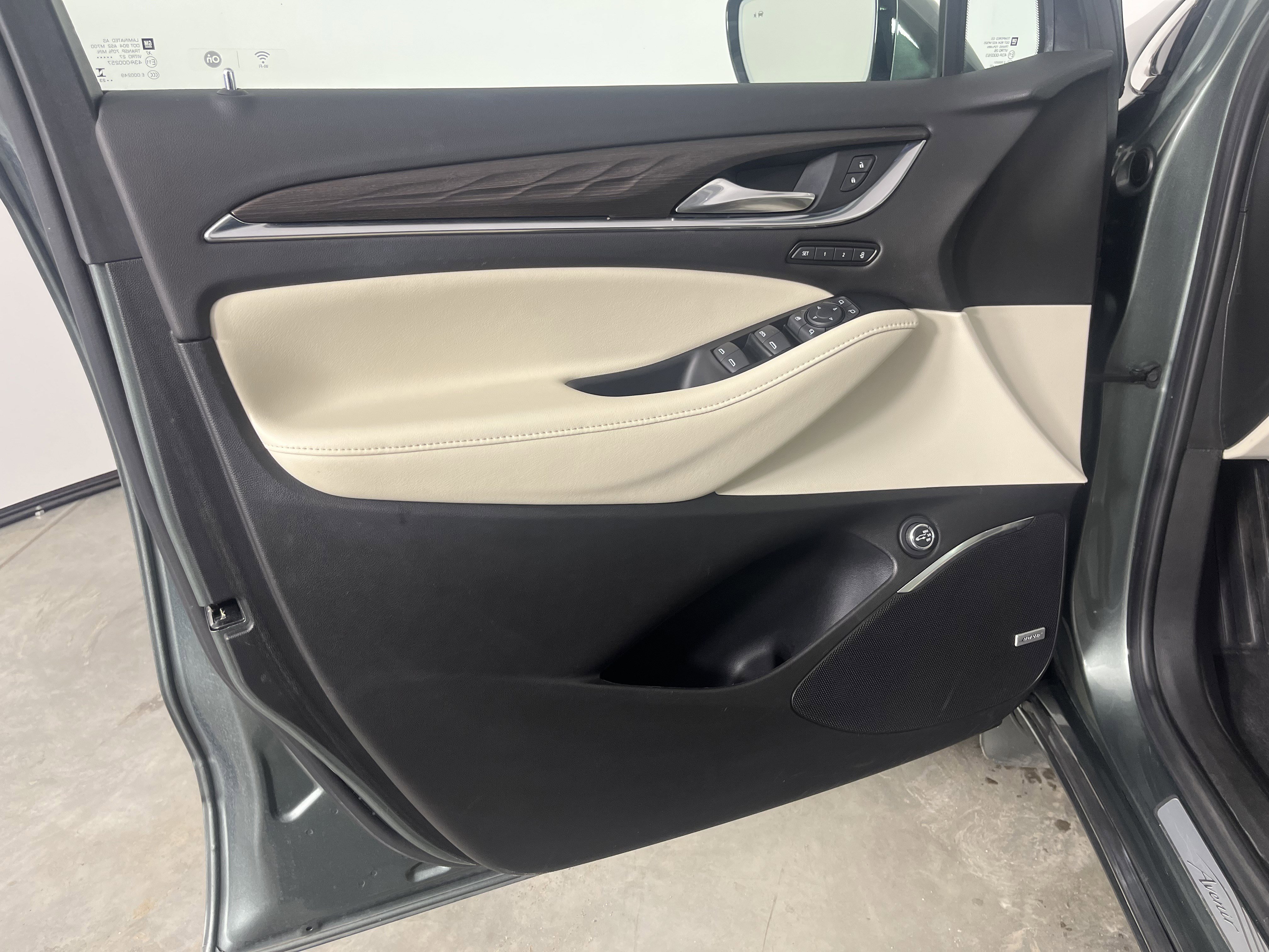 Used 2023 Buick Enclave Avenir w/ Avenir Technology Package image 18