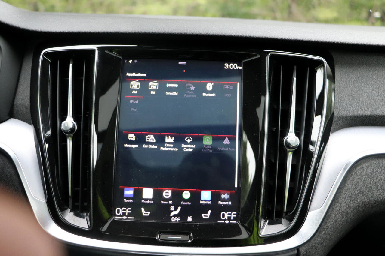 Used 2019 Volvo S60 T6 Momentum w/ Premium Package image 23