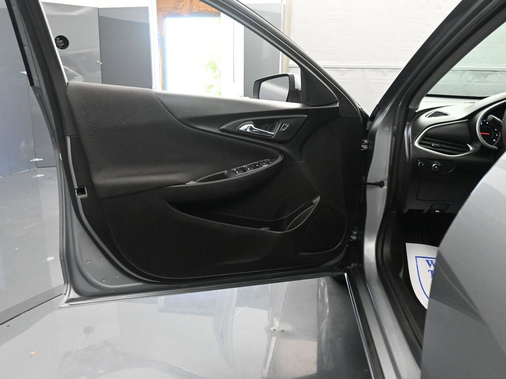 Used 2023 Chevrolet Malibu LT image 9