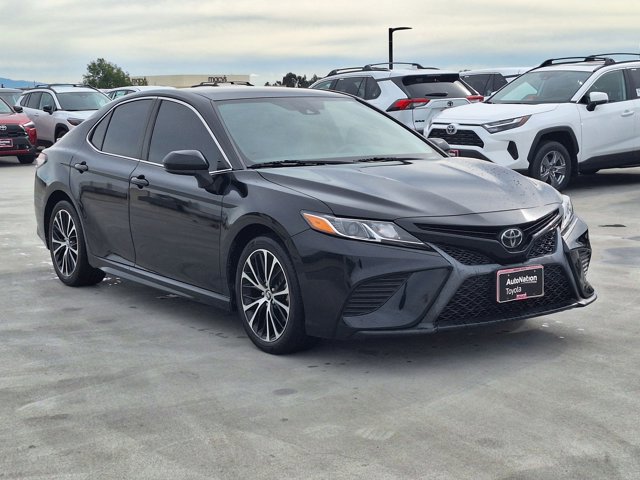 Used 2019 Toyota Camry SE image 3