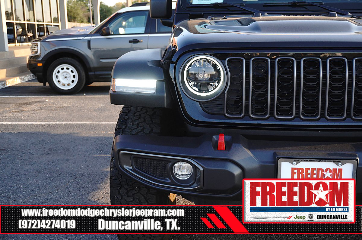 Used 2024 Jeep Wrangler Rubicon AWD/4WD image 37