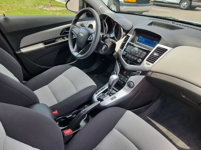 Used 2013 Chevrolet Cruze LS FWD image 32