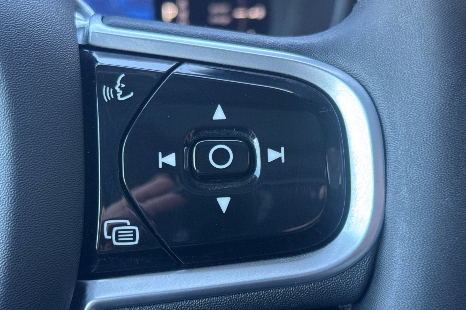 Used 2023 Volvo S60 T8 Plus w/ Climate Package image 28