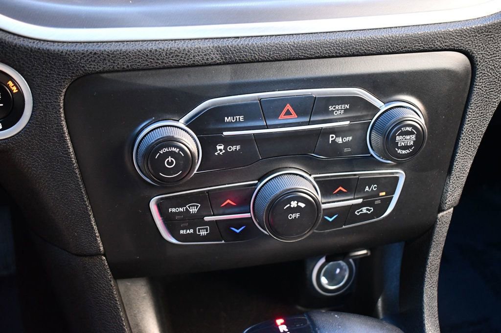 Used 2022 Dodge Charger SXT image 37