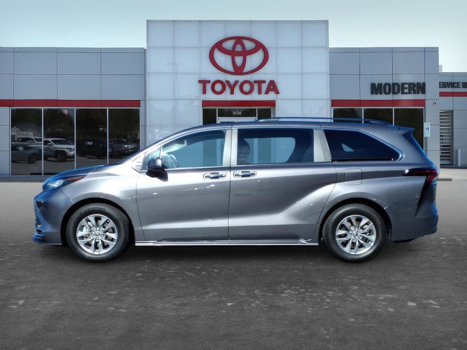 Certified 2023 Toyota Sienna XLE image 3