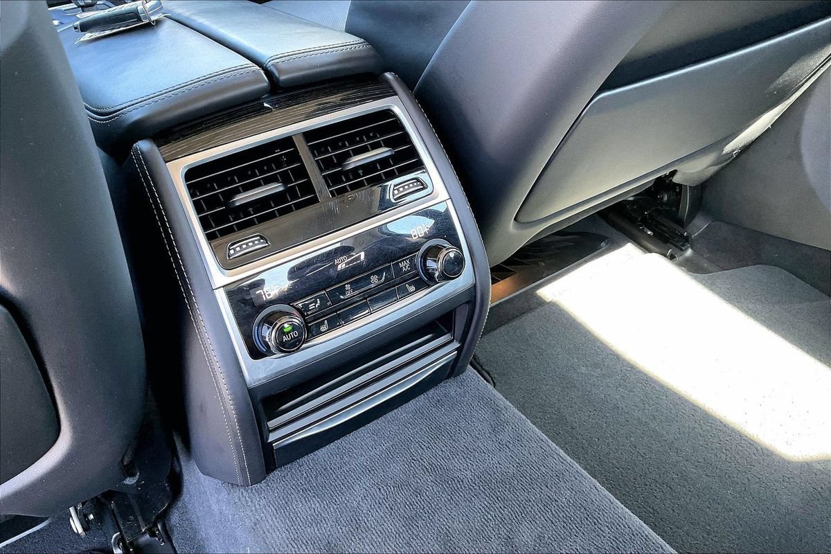 Used 2022 BMW 750i xDrive w/ Executive Package AWD/4WD image 10