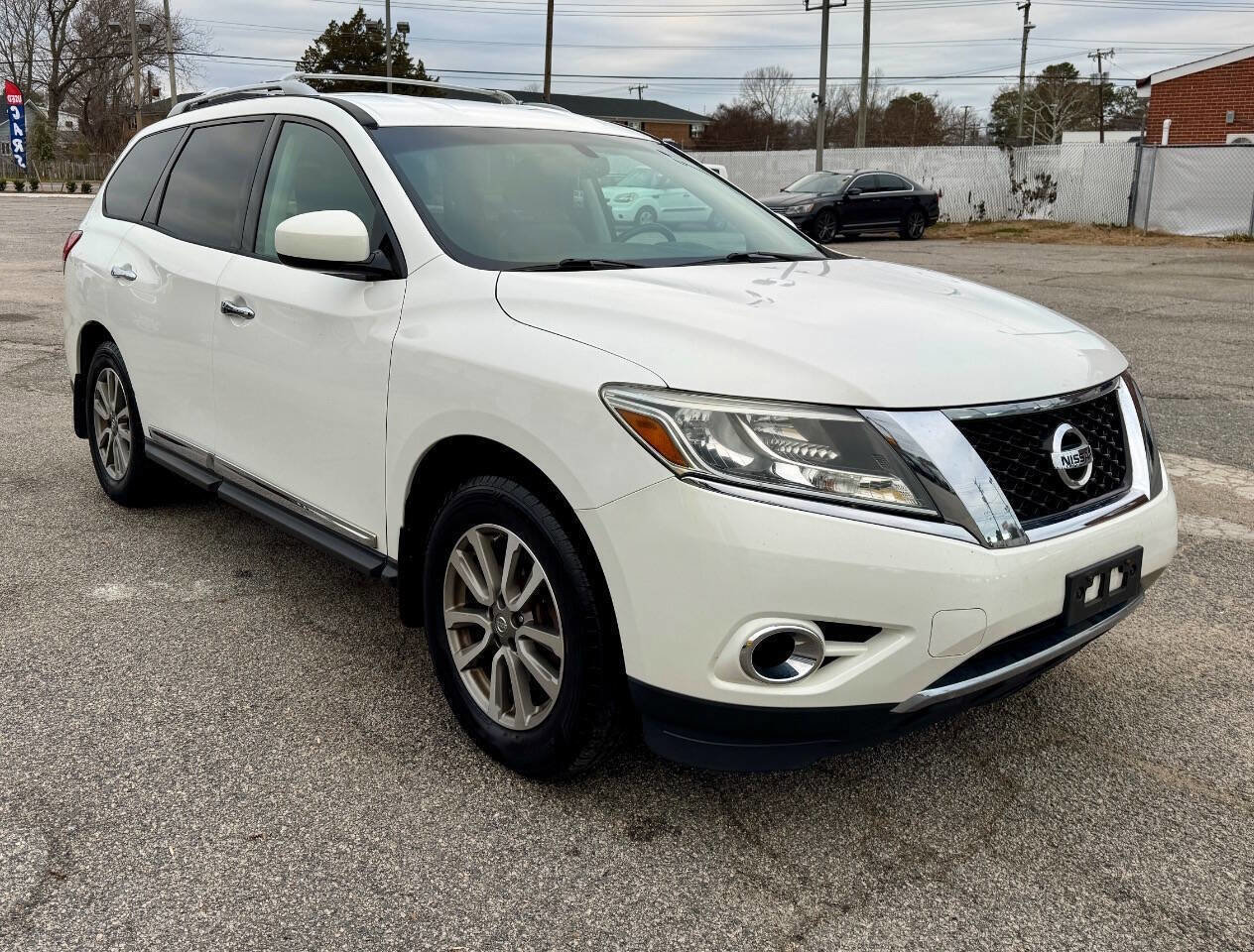 Used 2014 Nissan Pathfinder SL w/ SL Tech Package image 3