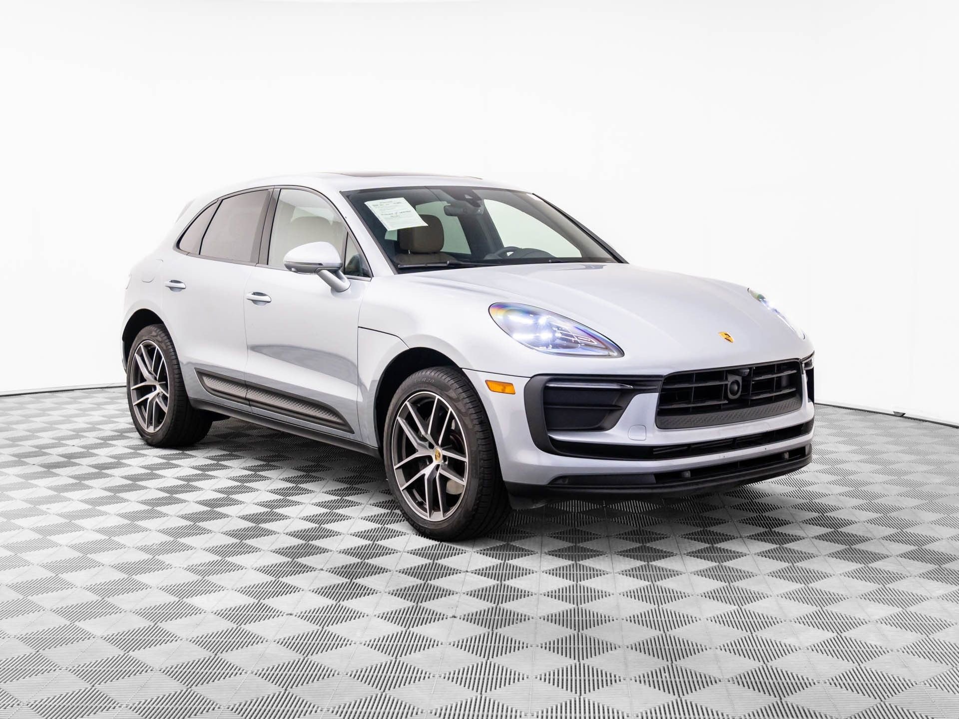 Certified 2025 Porsche Macan image 6