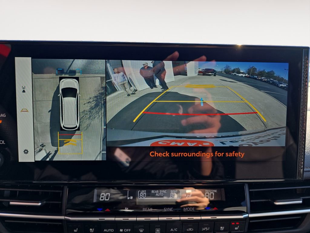 Used 2025 Toyota Sienna Platinum image 17