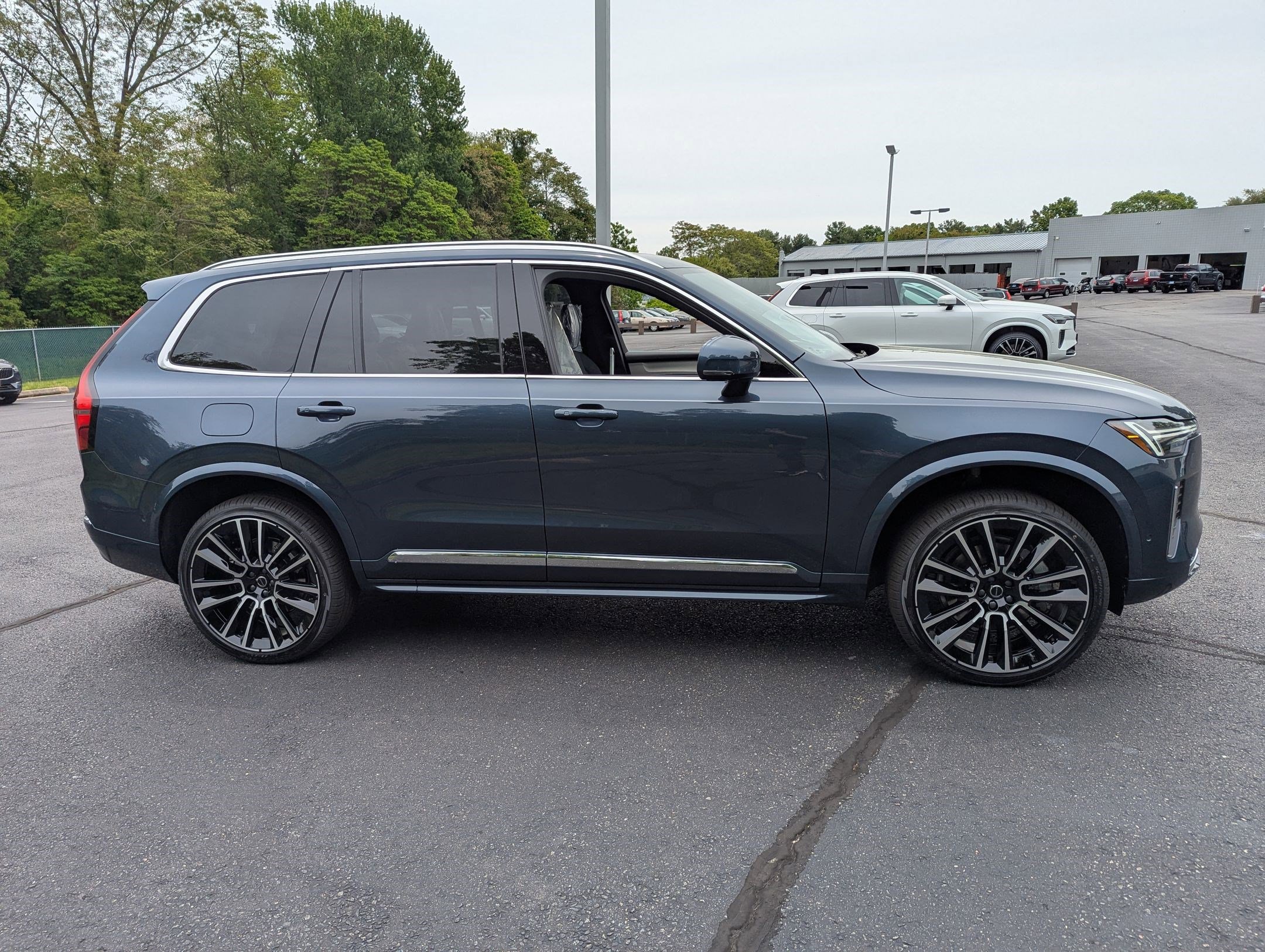New 2025 Volvo XC90 B6 Ultra w/ Protection Package Premier image 3