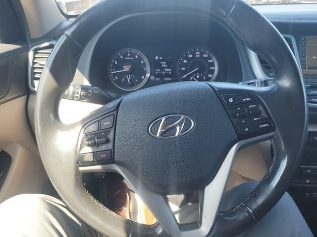 Used 2017 Hyundai Tucson SE Plus AWD/4WD image 2