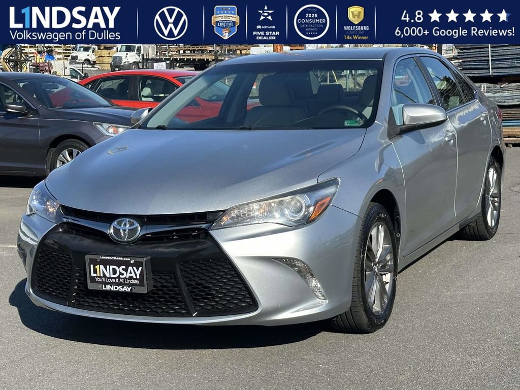 Used 2017 Toyota Camry SE image 3