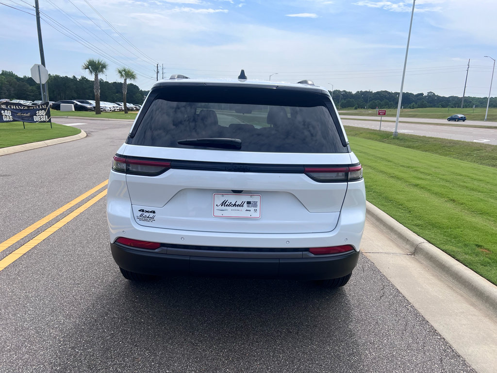 New 2026 Jeep Grand Cherokee Altitude AWD/4WD image 4