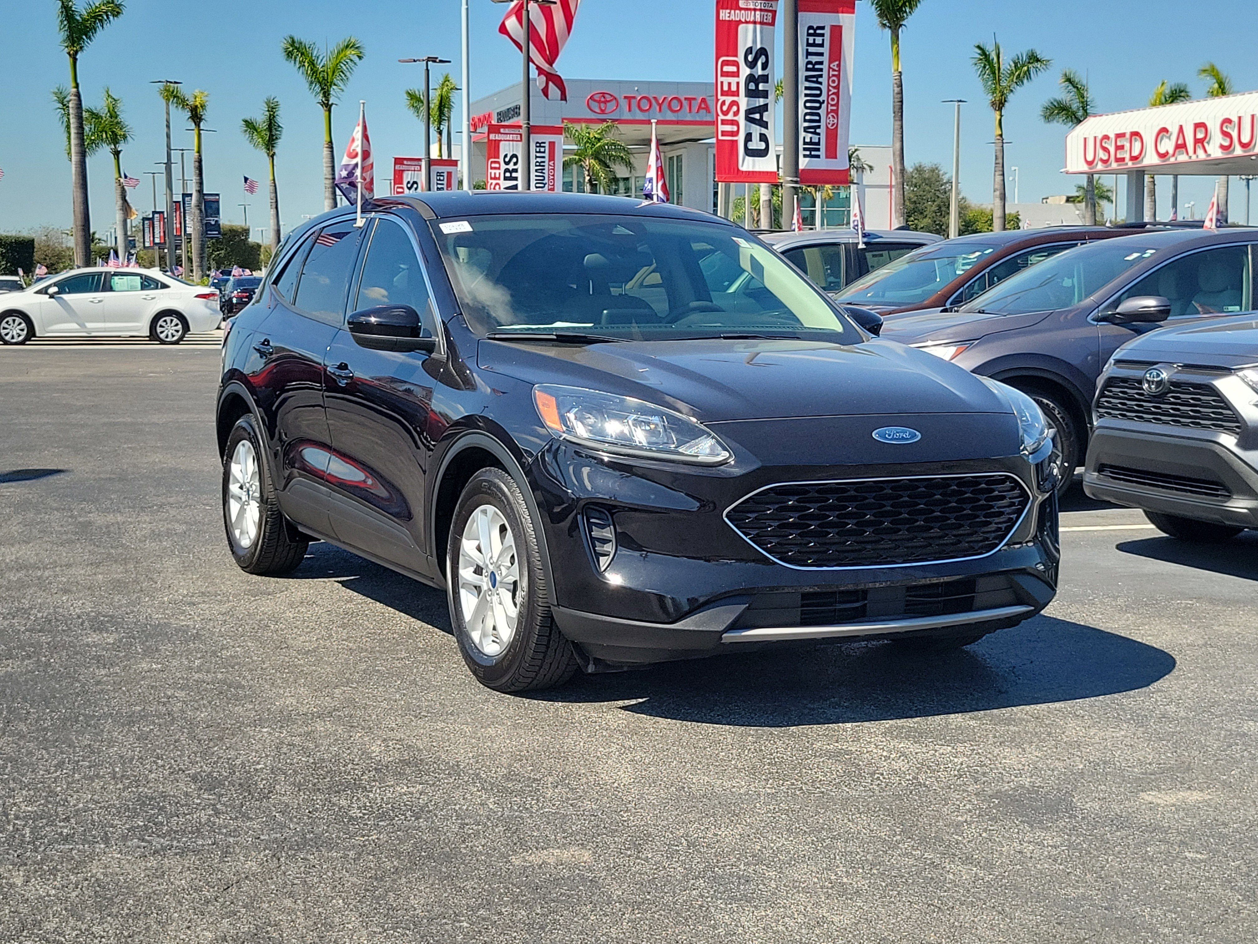 Used 2020 Ford Escape SE image 2