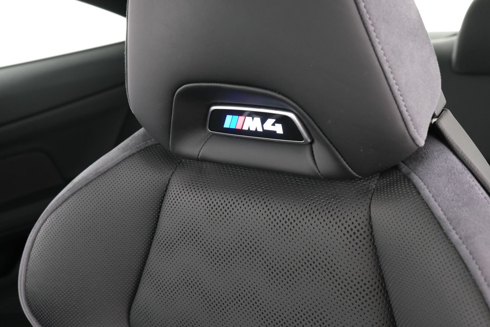 Used 2024 BMW M4 Coupe w/ Executive Package RWD image 32