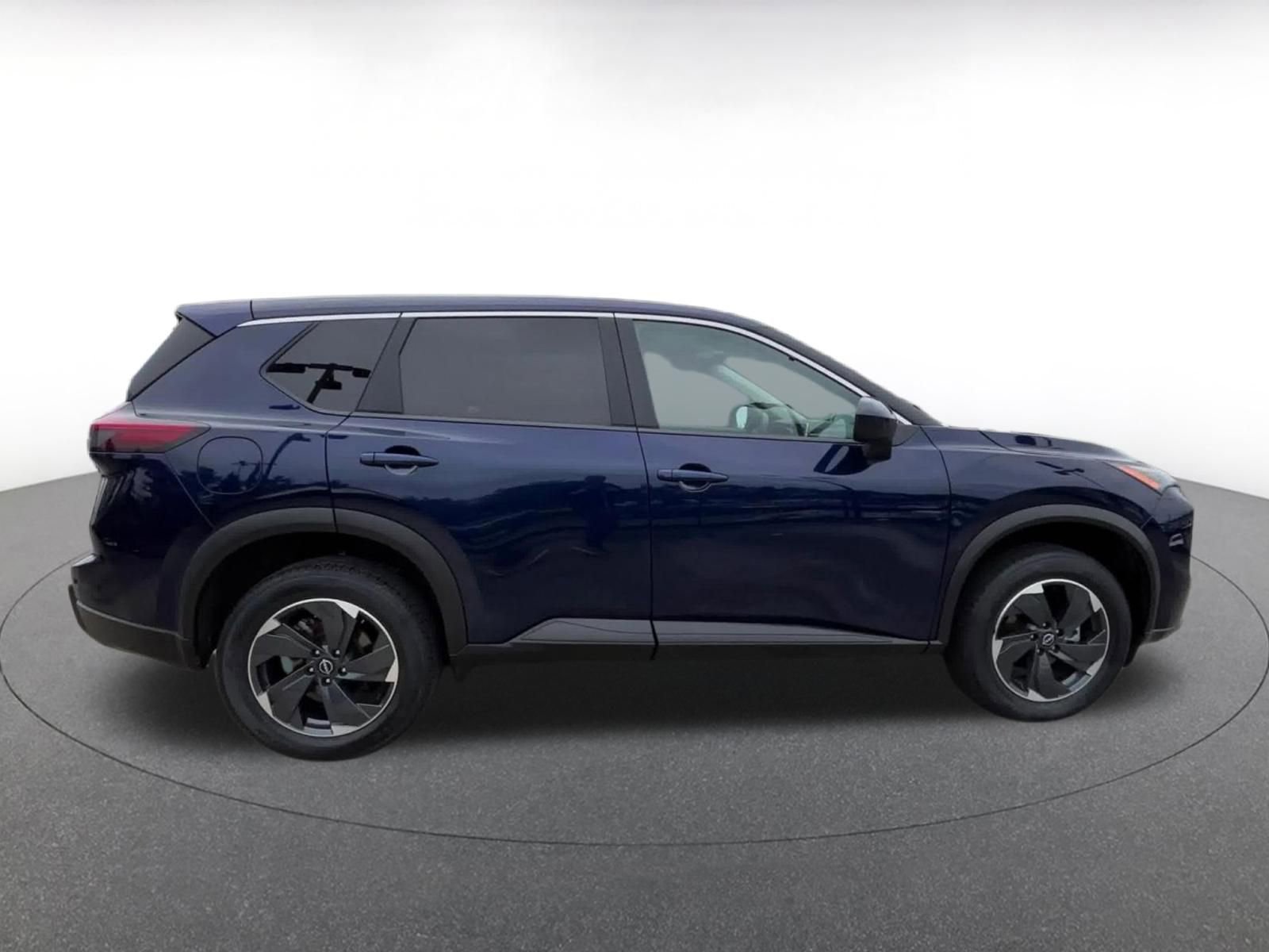Used 2025 Nissan Rogue SV AWD/4WD image 16