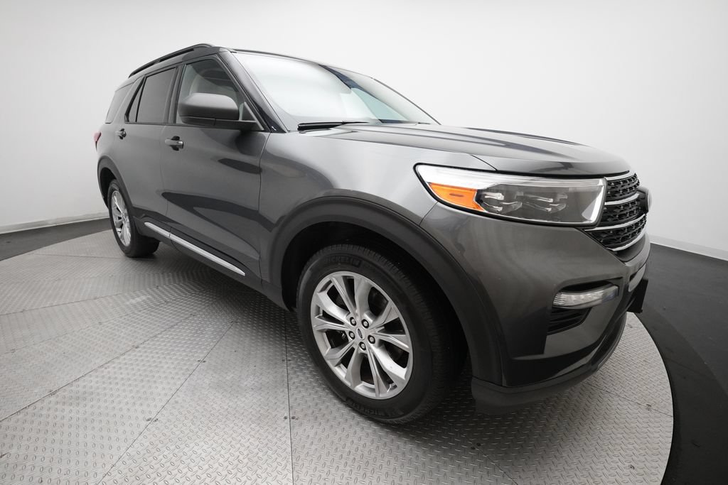 Used 2020 Ford Explorer XLT w/ Equipment Group 202A AWD/4WD image 37