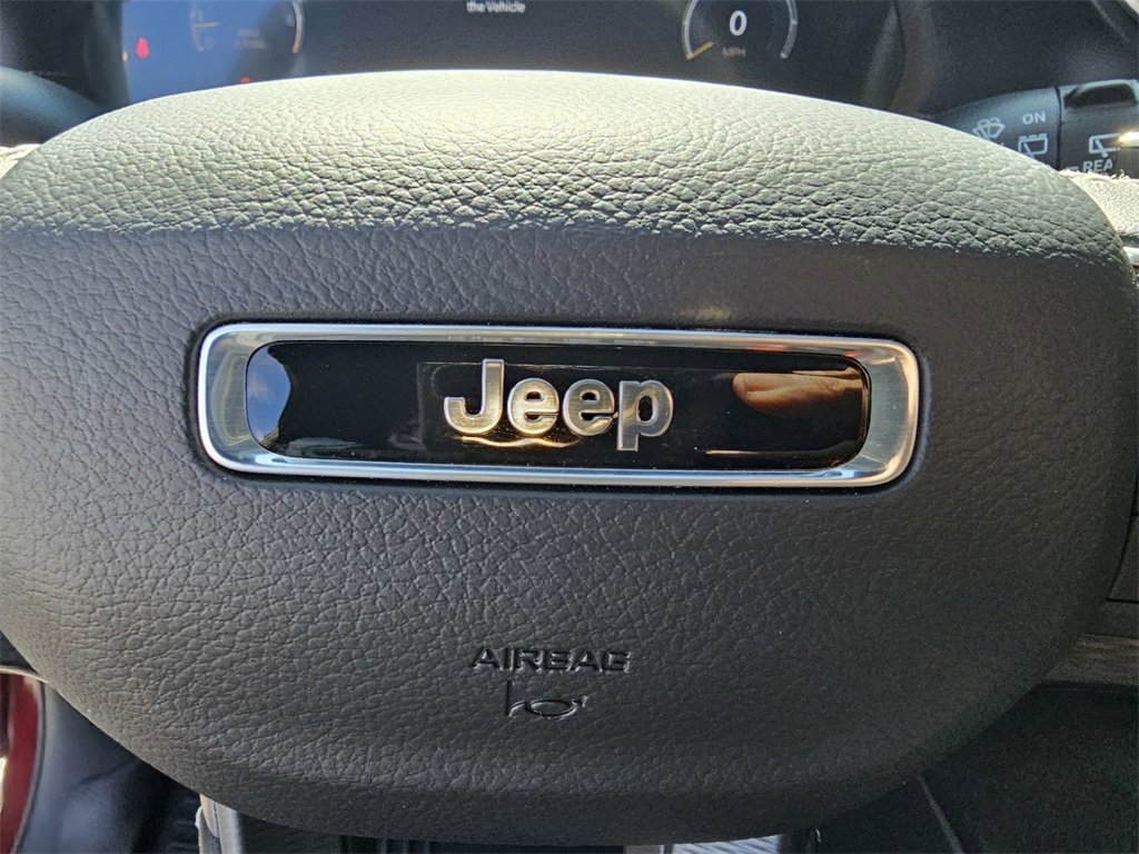 Used 2025 Jeep Grand Cherokee Laredo X w/ Luxury Tech Group I image 22