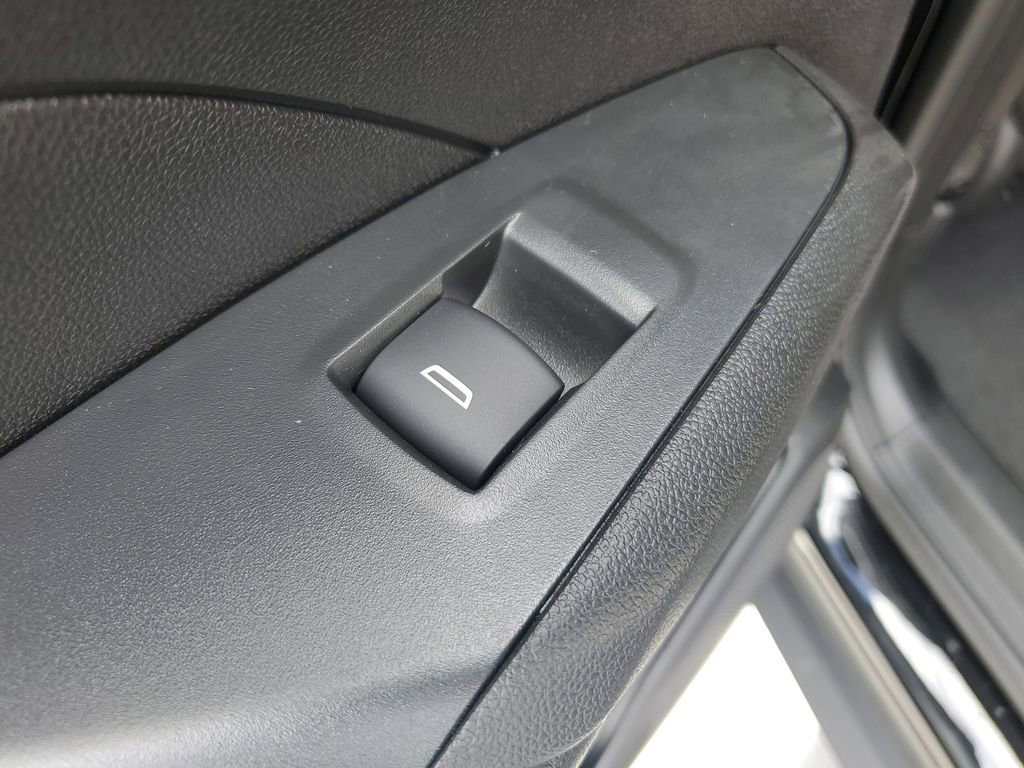 New 2026 Chevrolet Trax RS w/ Sunroof Package FWD image 17