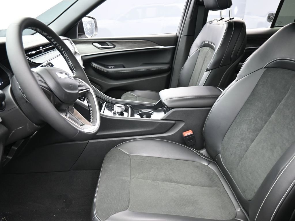 New 2026 Jeep Grand Cherokee Altitude image 10