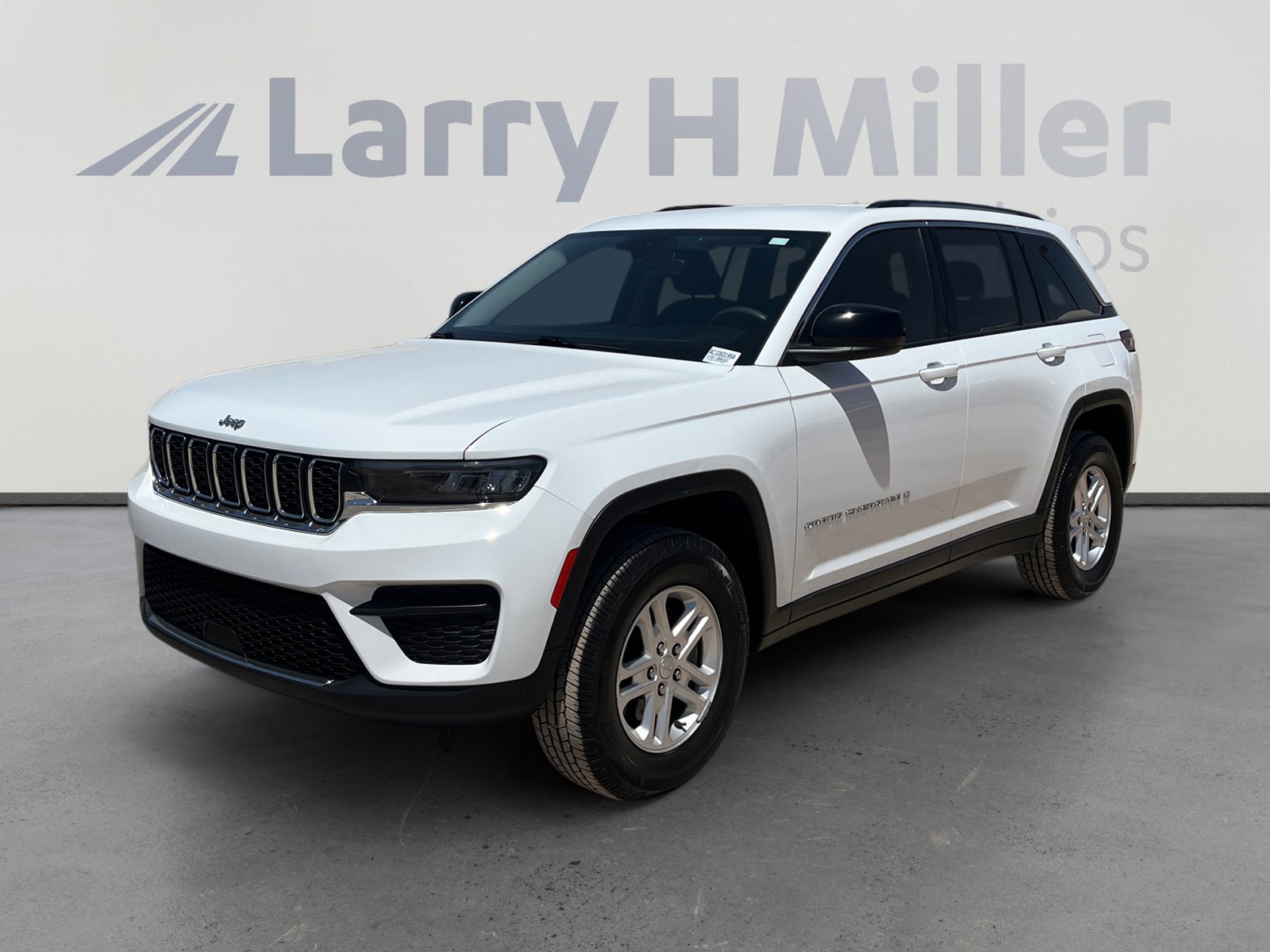 Used 2023 Jeep Grand Cherokee Laredo w/ Trailer Tow Prep Group (B) RWD image 1